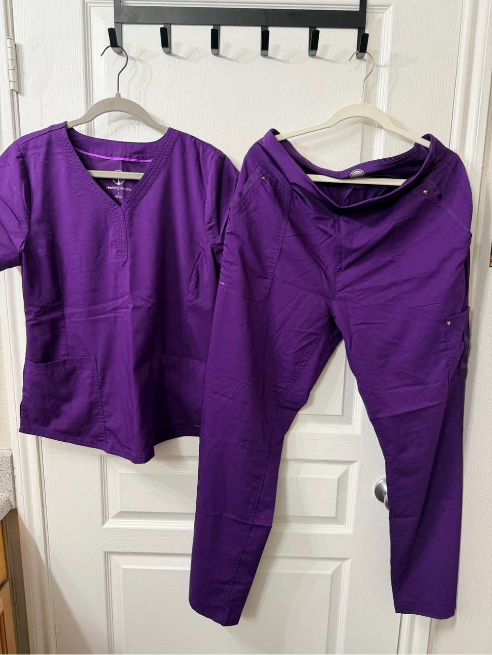 healing hands Purple Women's Scrub Top & Jogger Pants Set
